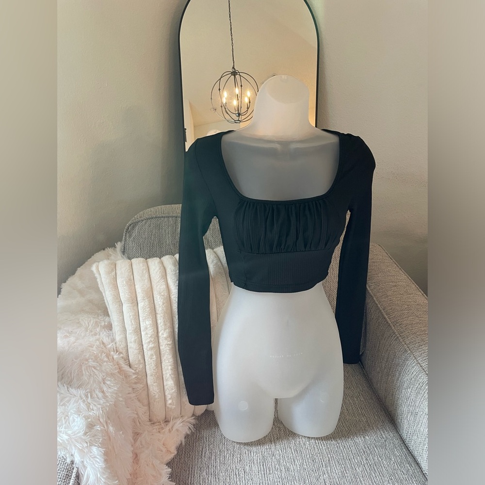 Long sleeve crop top